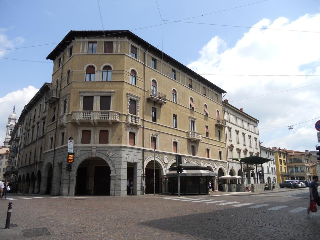 Apartment Bergamo Centro Storico Bagian luar foto